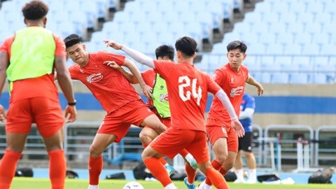 Trung vệ trẻ nhất nhưng cao nhất chia sẻ về lần đầu tiên song hành cùng ĐT Việt Nam 